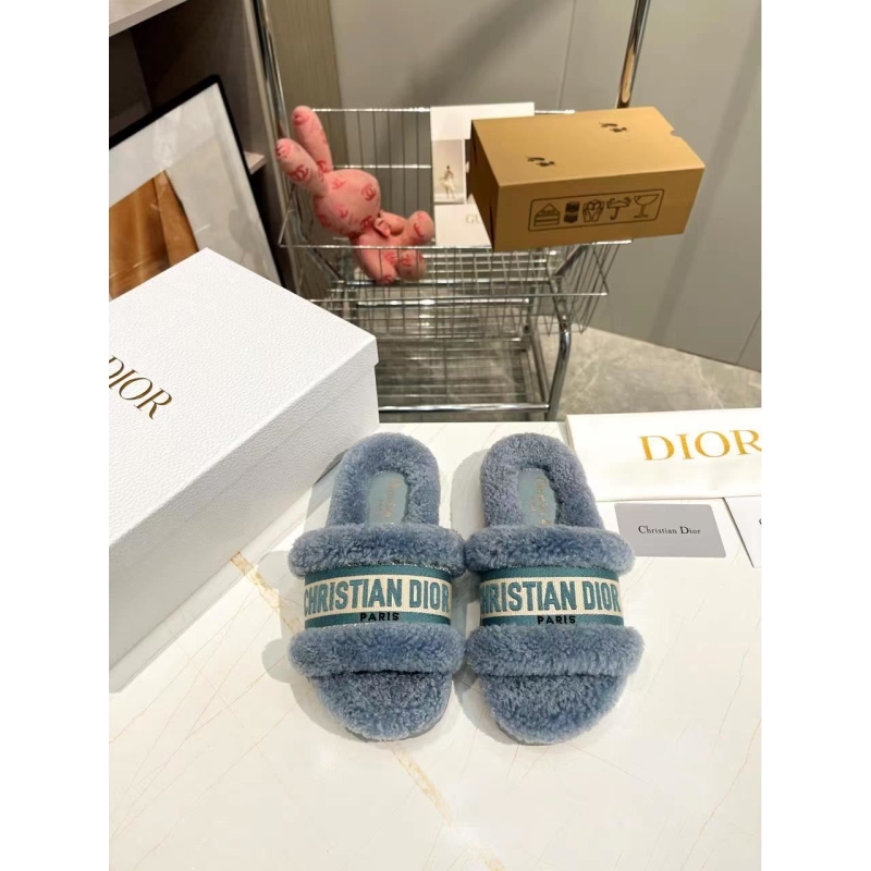 ch**an D*or slippers